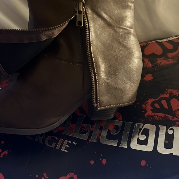 Fergalicious boots, Ledge by Fergie boots, size: 9.5 M, Color: Brown - Picture 7 of 15